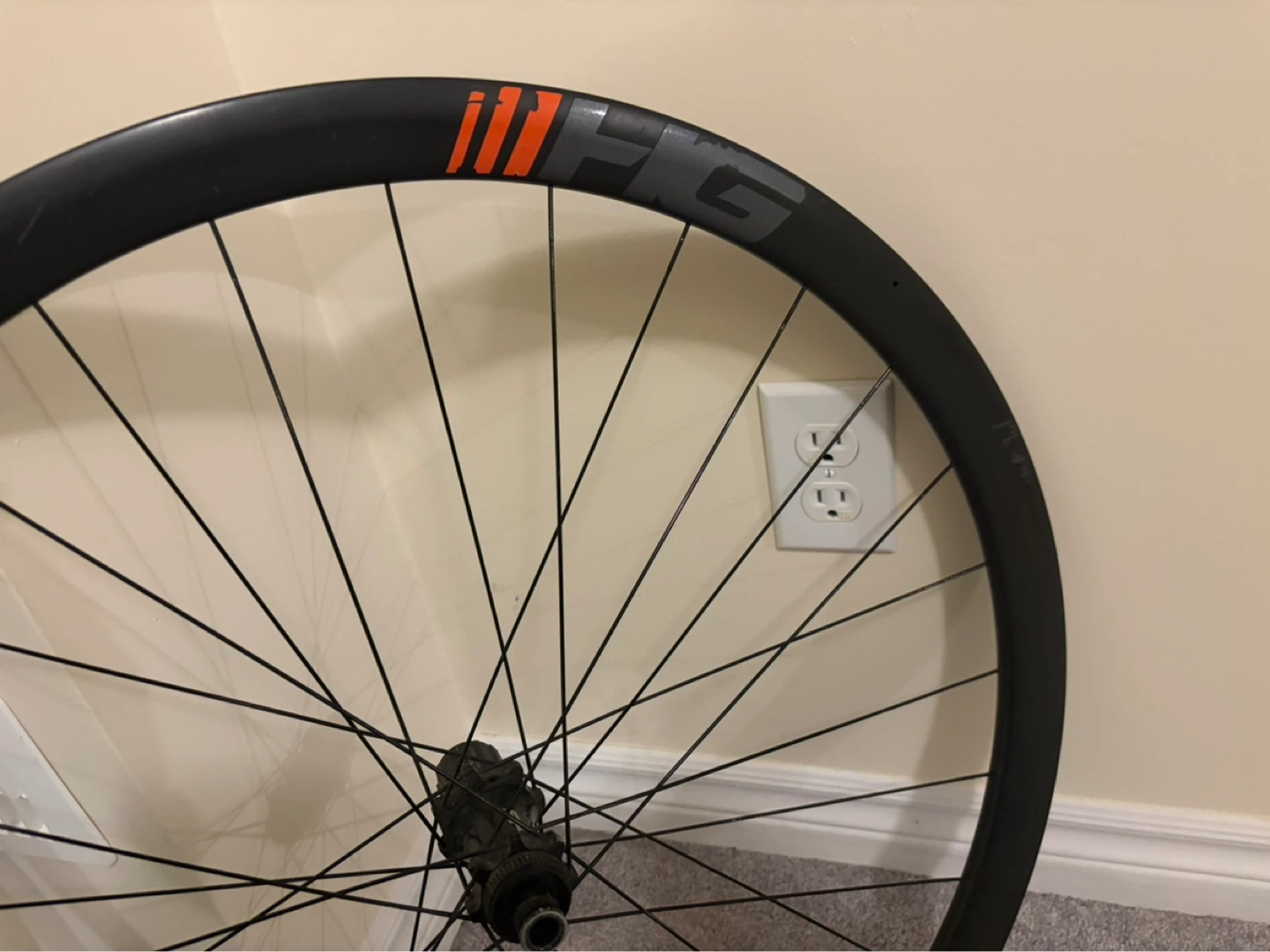 Hollowgram 35 Carbon Wheelset - photo 4