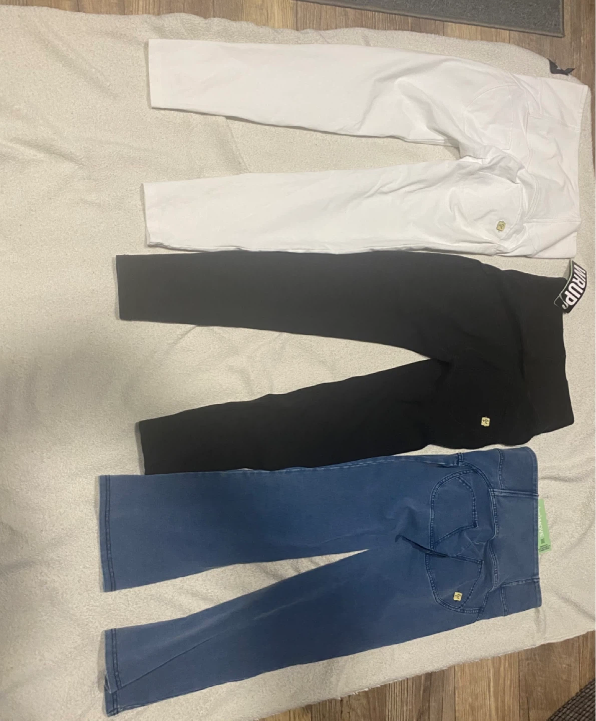 3 pairs Freddy jeans, size small - photo 2