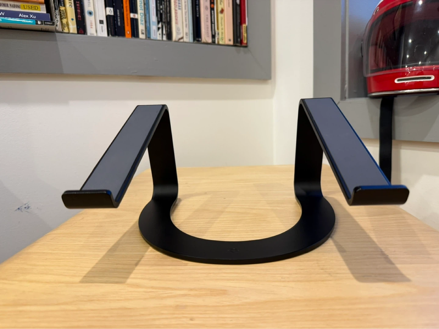 Laptop Stand (Apple Curve Stand for Macbook)