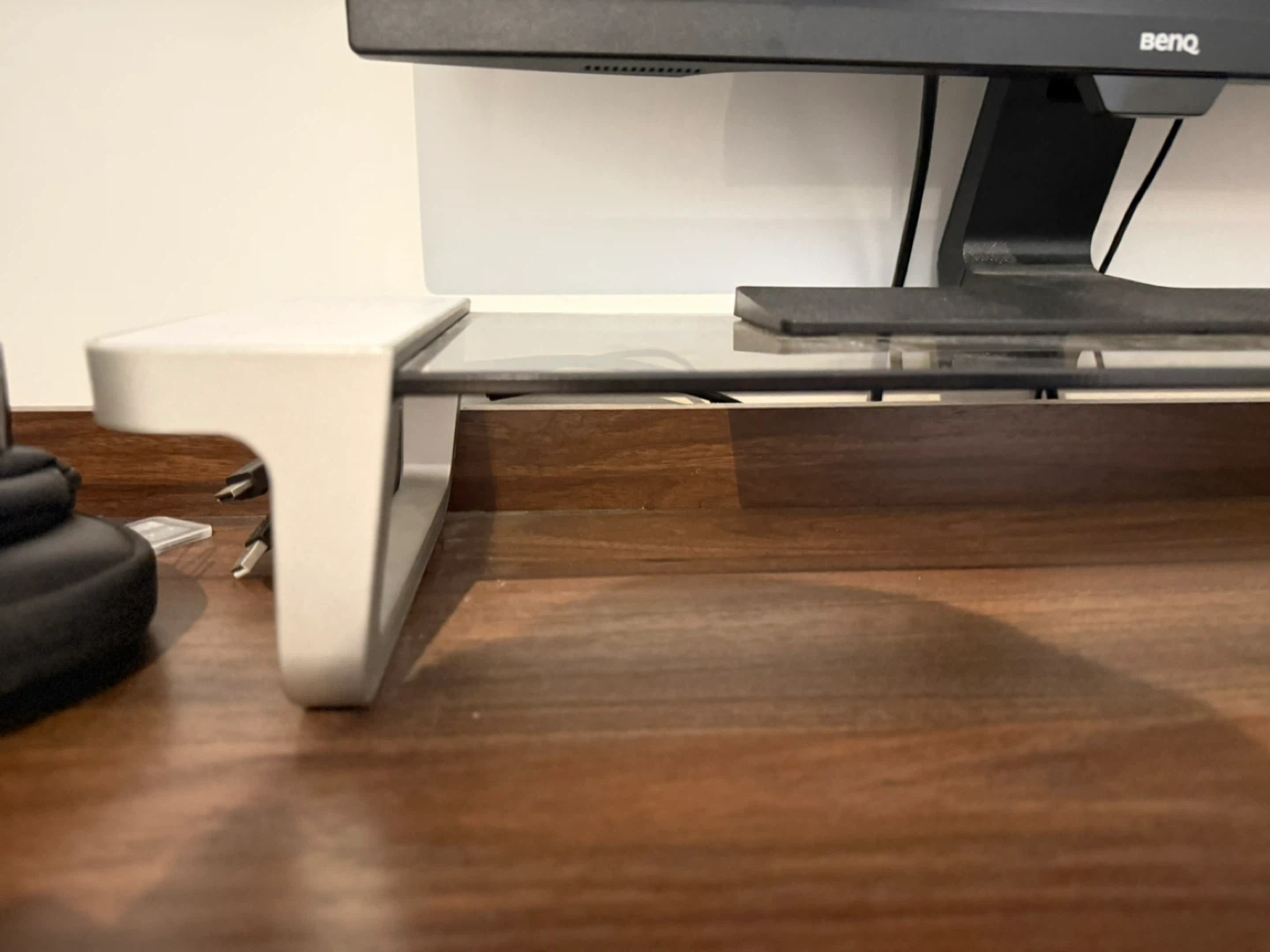 Like new monitor stand with USB outlet - photo 3