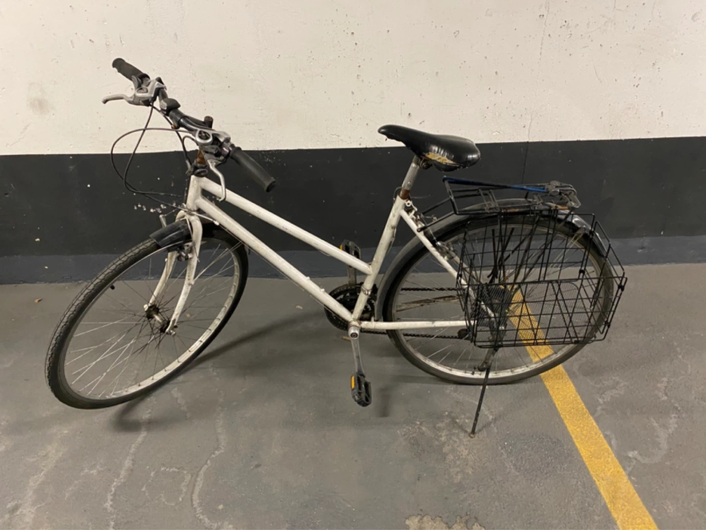 City Commuter Bike – 700c Step‑Through – Basket & Rack Included