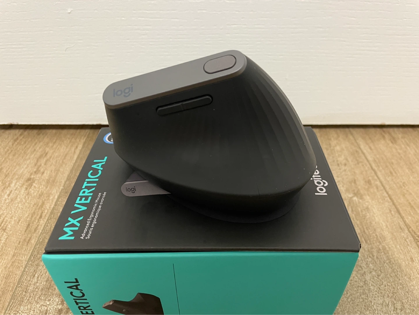 Logitech MX Vertical Mouse - photo 2