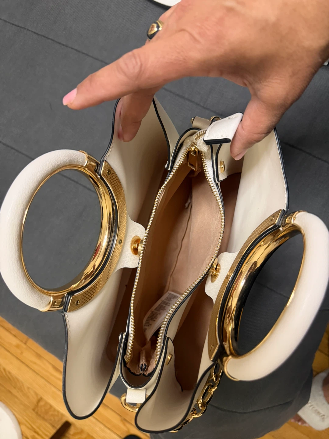 White handbag with gold chain accent Aldo - photo 4