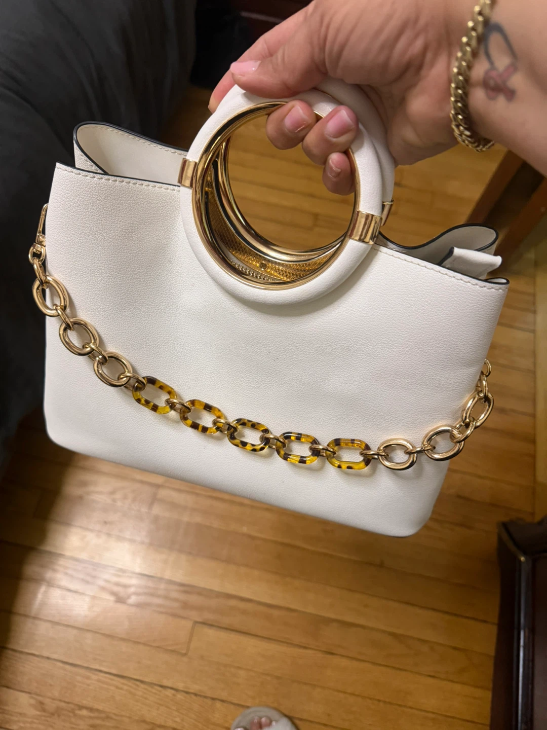 White handbag with gold chain accent Aldo - photo 2