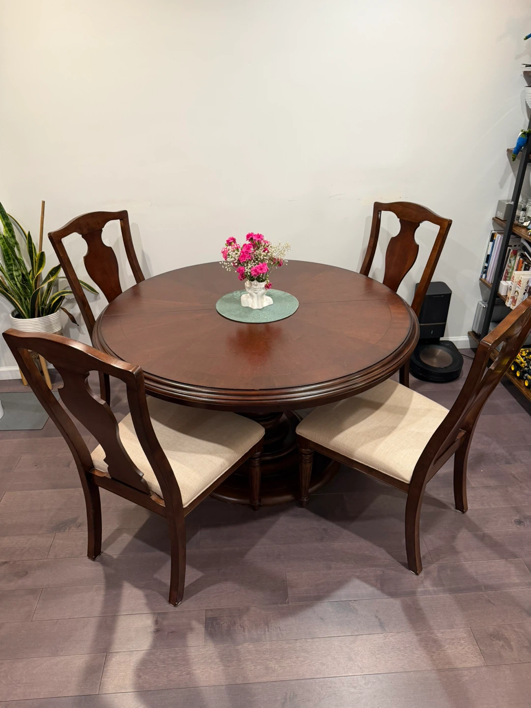 Round Dining Table with 4 Chairs