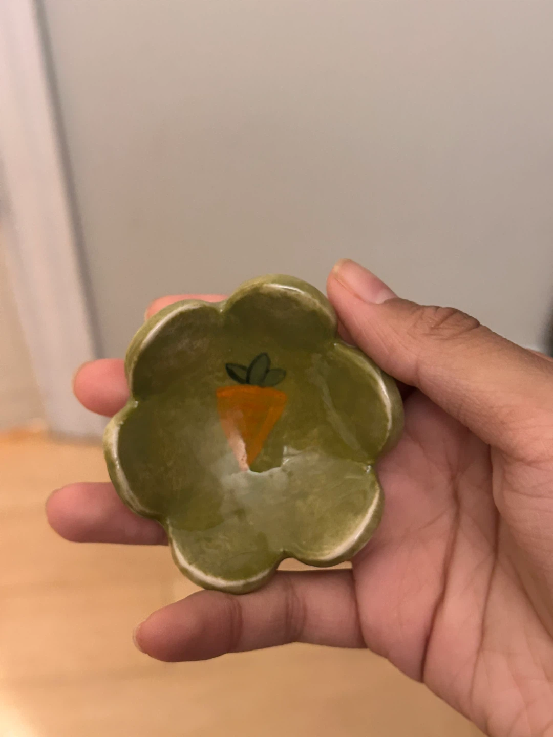 Small decorative dish with carrot design