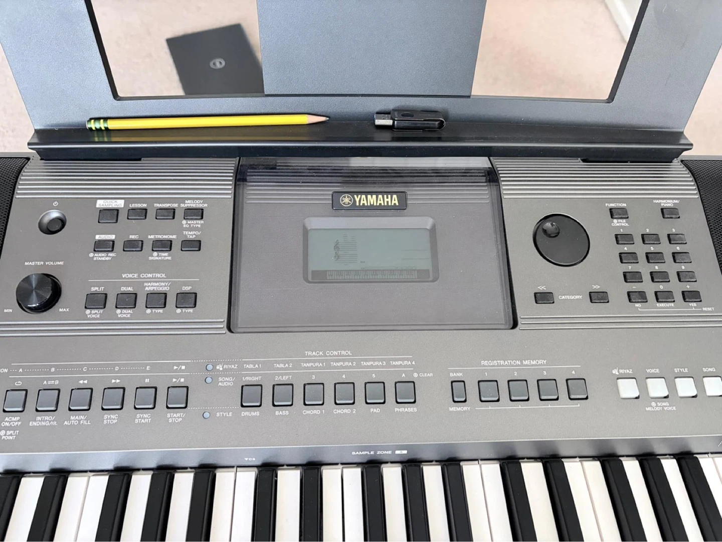 Yamaha PSR-E373 Keyboard - photo 3