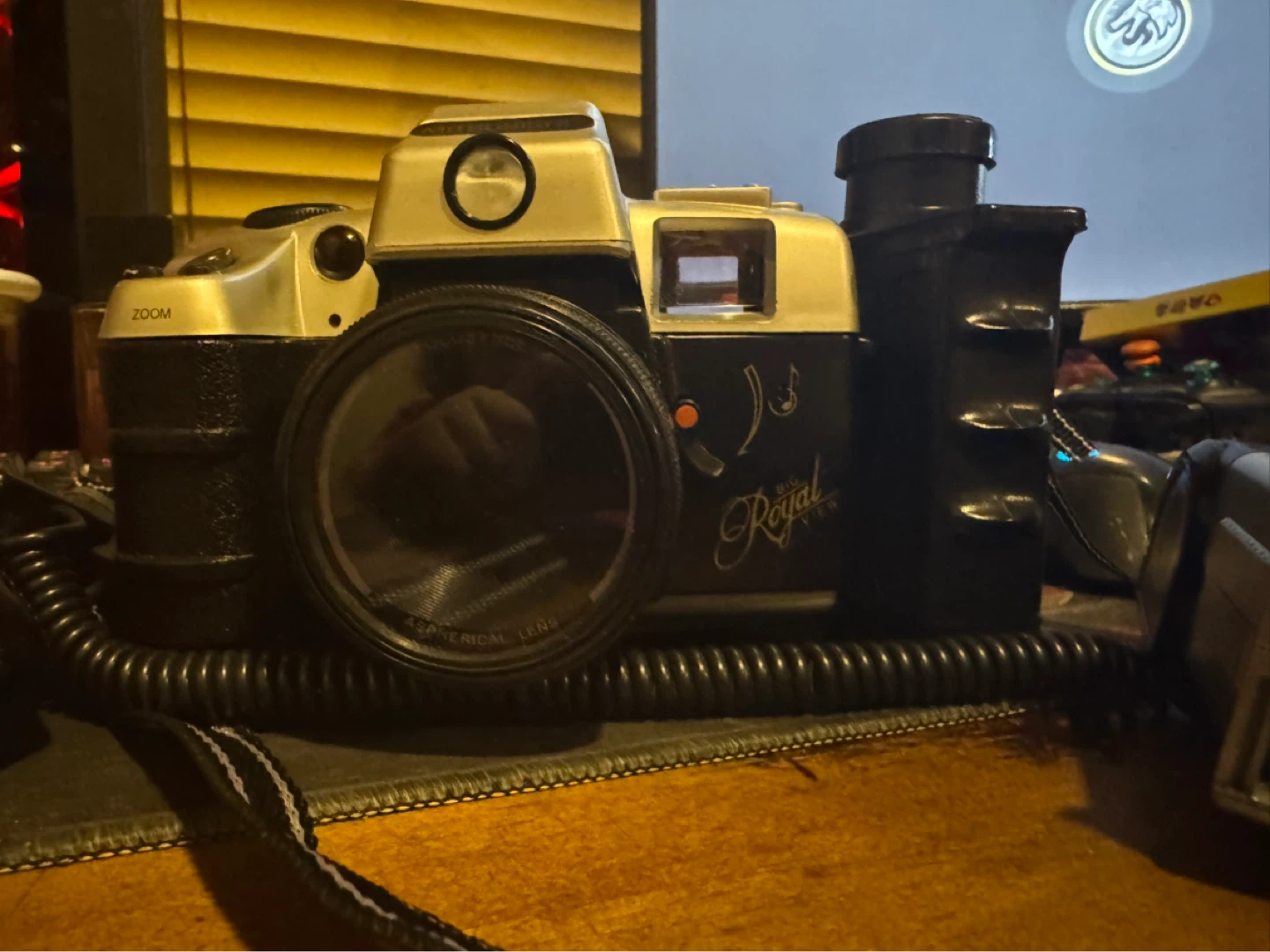 Mitsubishi Royal Zoom Film Camera with Flash Unit - photo 3