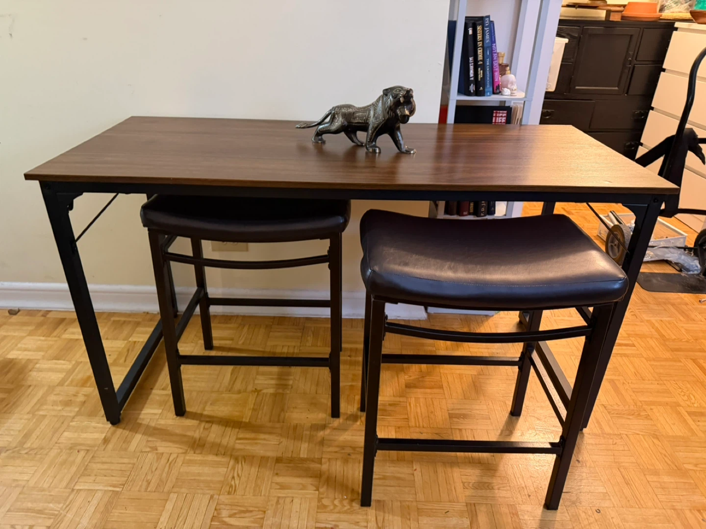 Two-piece bar set with dark wood top and black frame - photo 3