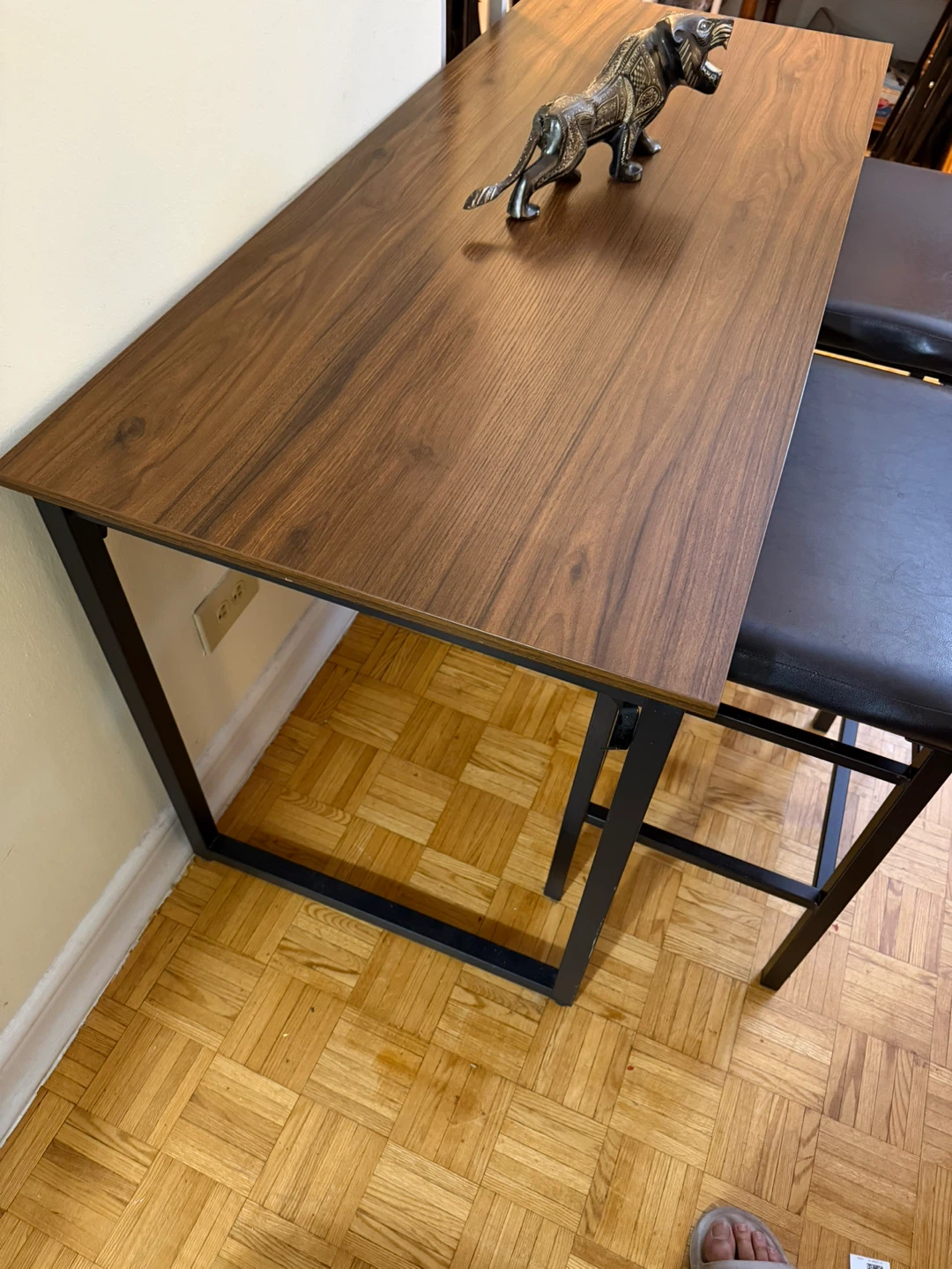 Two-piece bar set with dark wood top and black frame - photo 5
