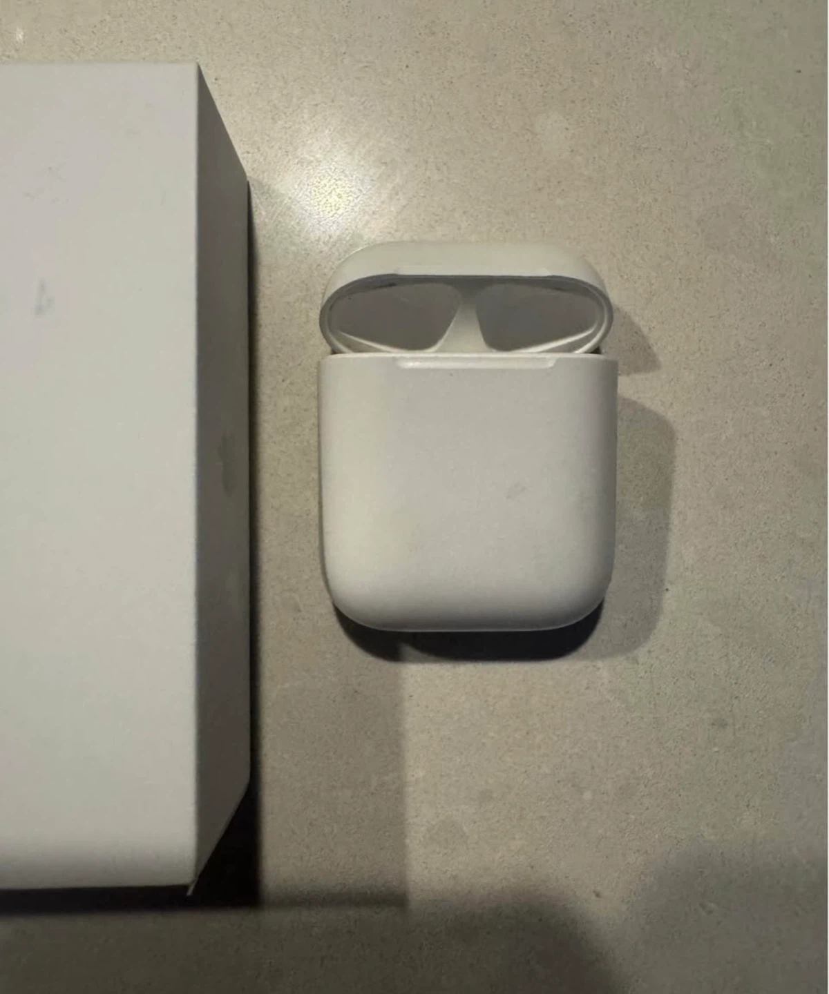 Apple AirPods Charging Case (2nd Gen) - photo 2