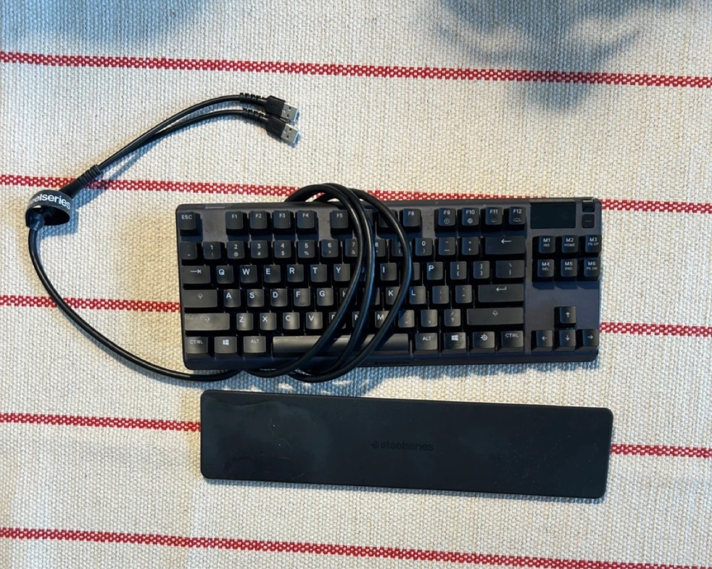 Steelseries Apex 7 TKL (Red Switch) with Wrist Rest
