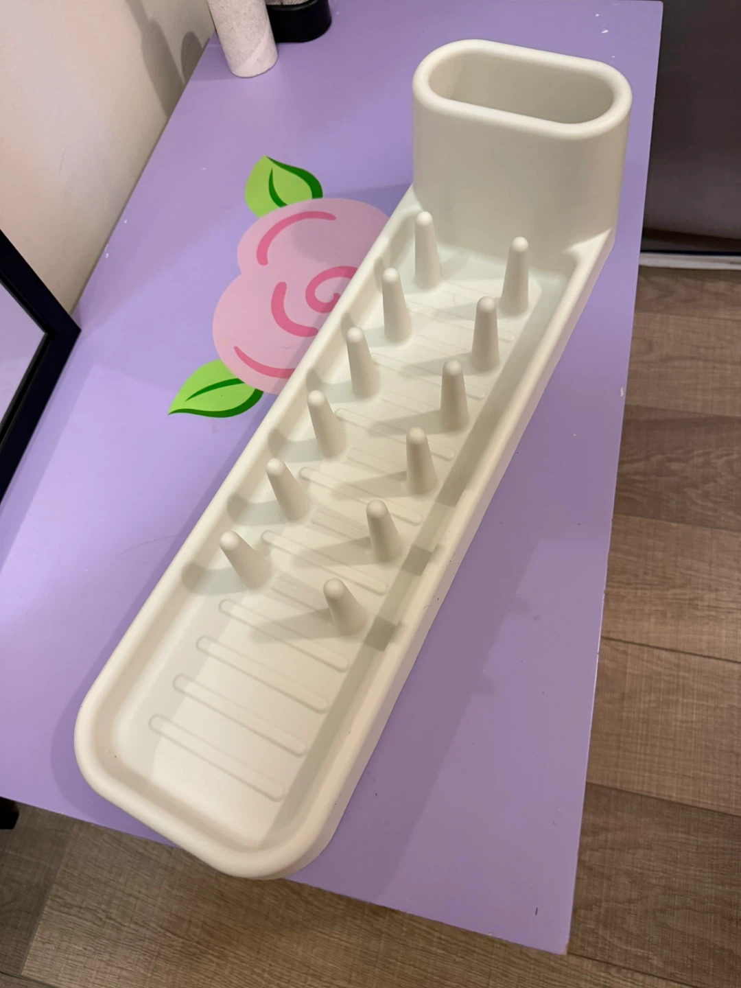 White Plastic Drying Rack with Spikes