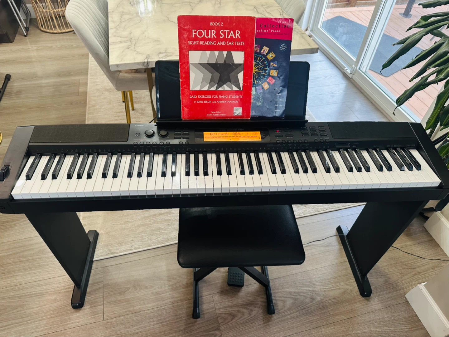 Great Sounding 88 weighted keys piano keyboard with pedal, bench