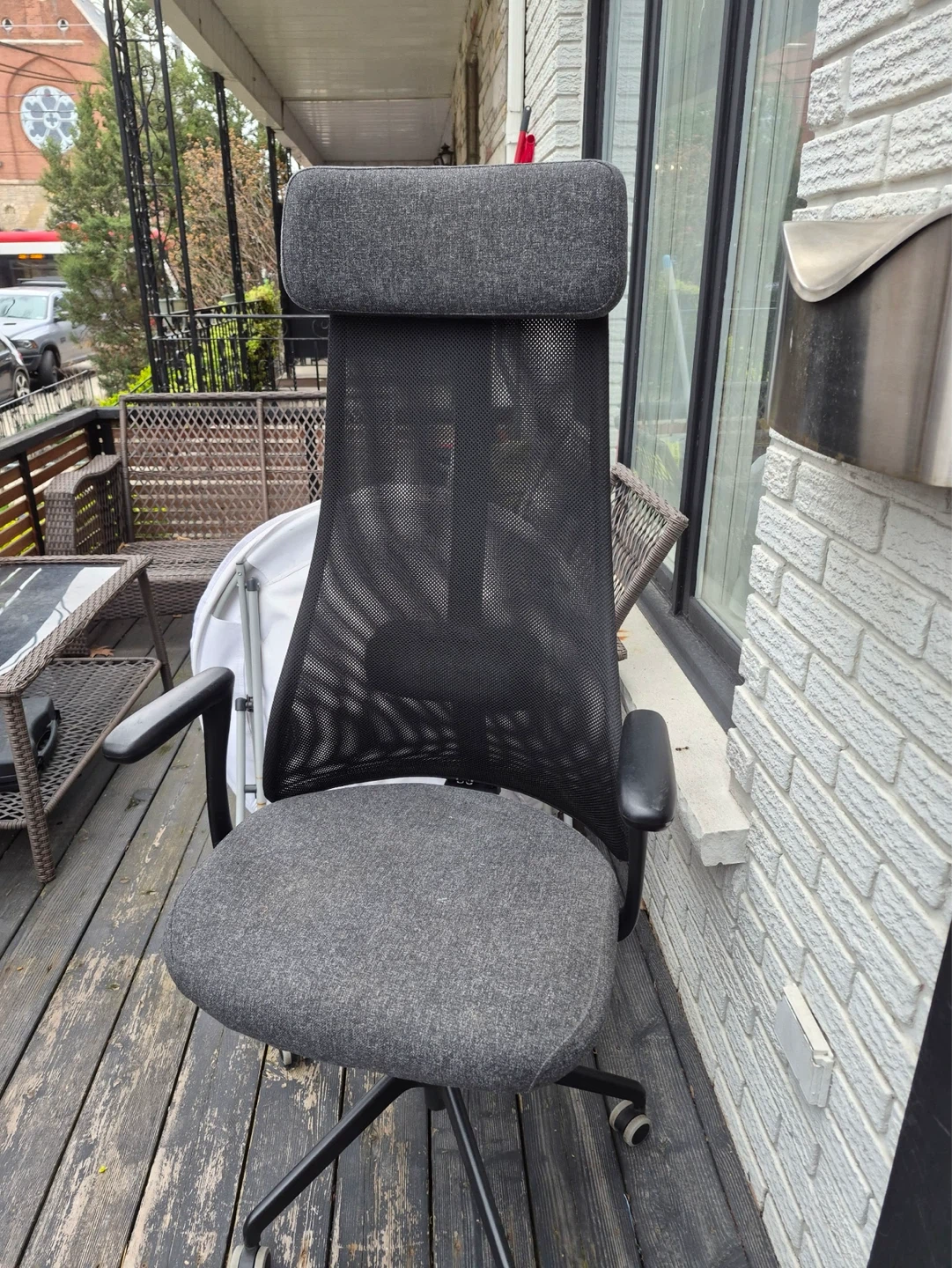 Ergonomic Office Chair - Black Mesh and Grey Fabric - photo 2