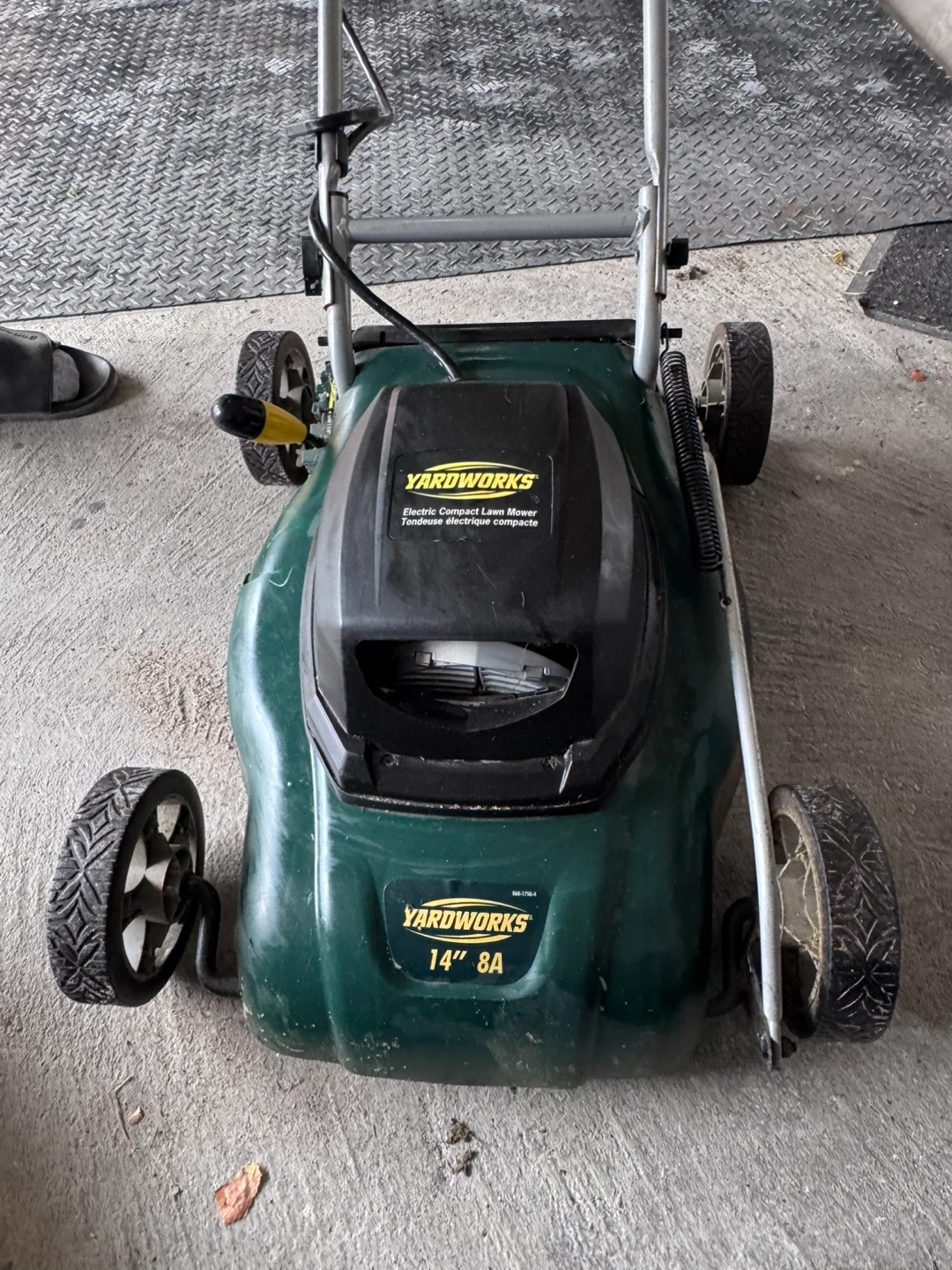 Yardworks electric lawnmower