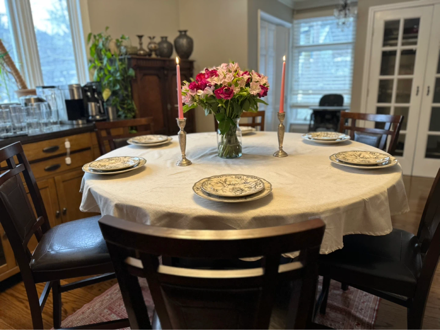 Extendable Dining Table with 6 Chairs