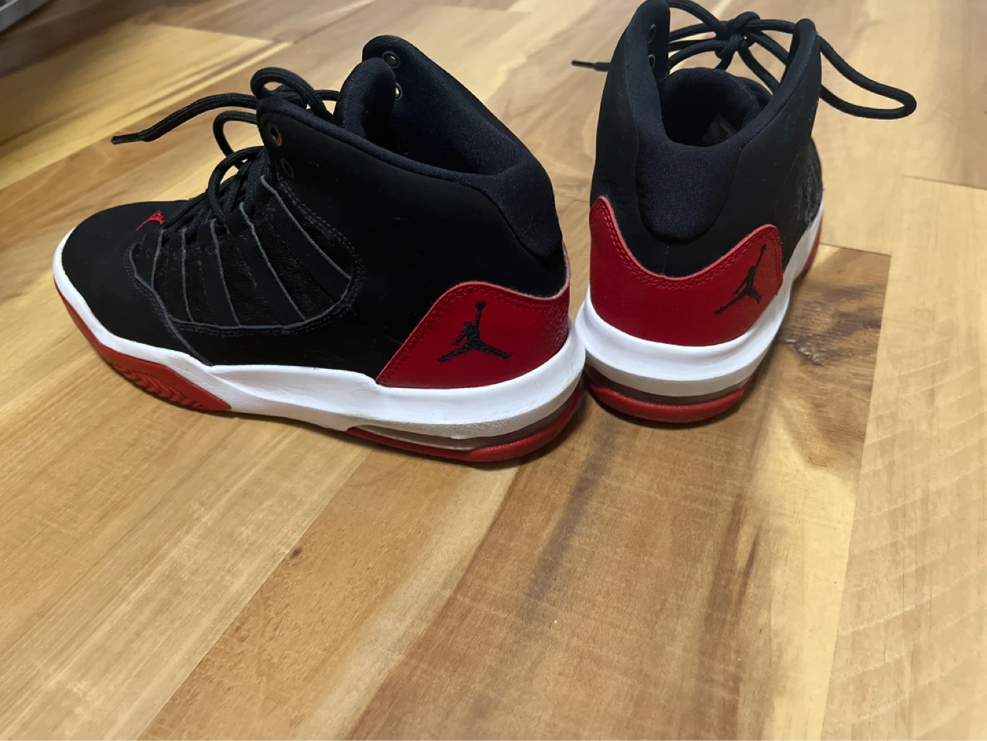 Jordan Max Aura 3 Youth Size 3Y Black Red - photo 2
