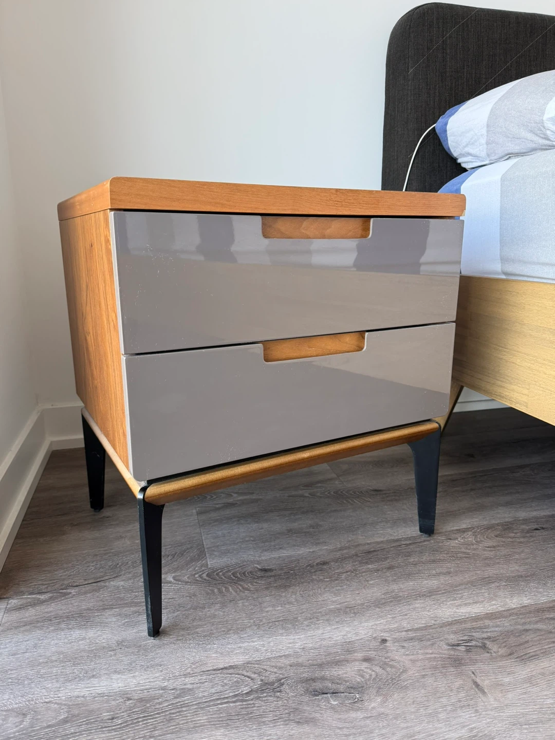 Bedside Table "Penda" Walnut