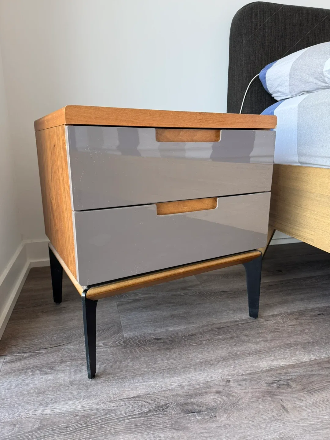 Bedside Table "Penda" Walnut