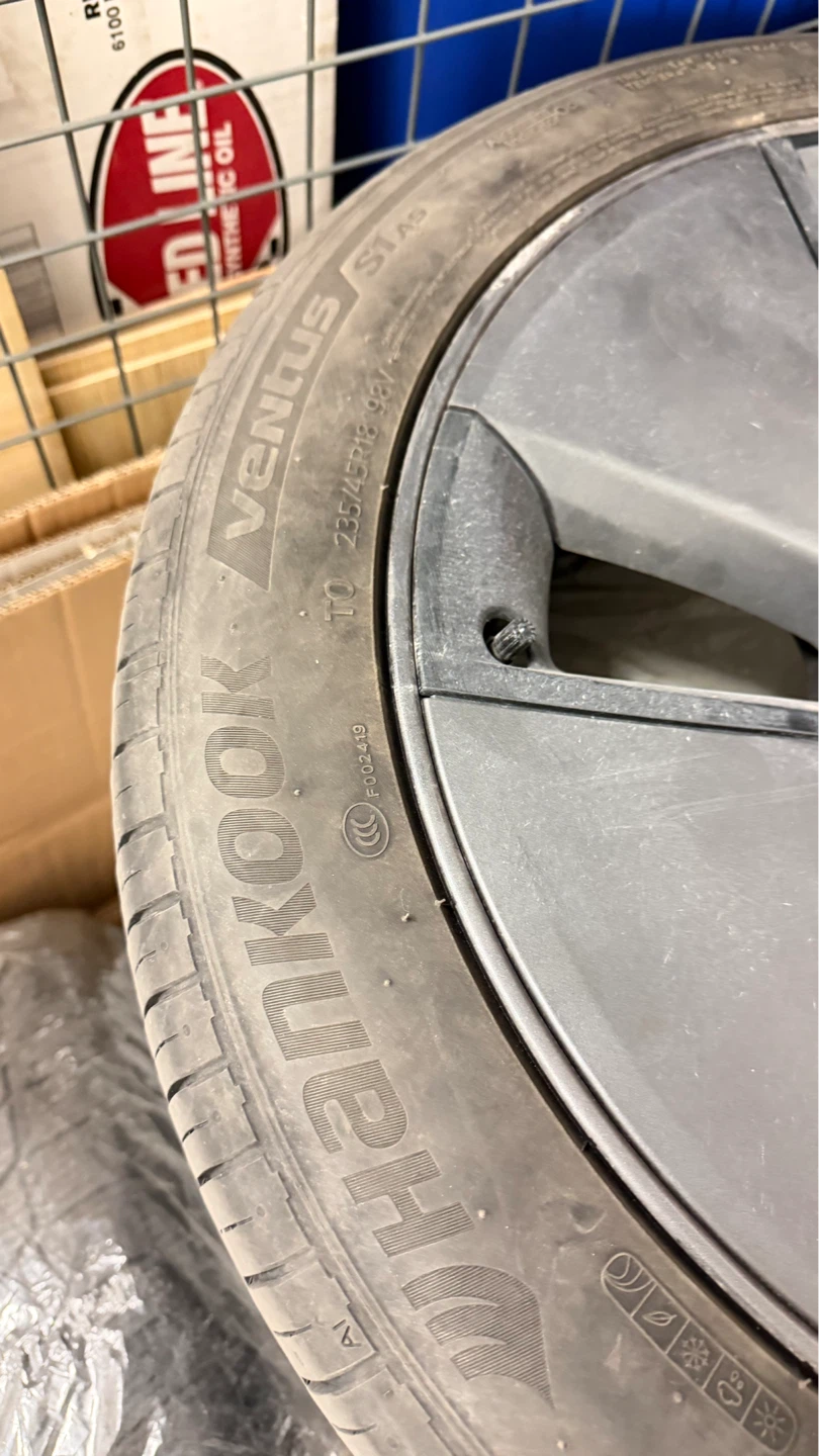 Tire 235/45R18 all season - photo 3