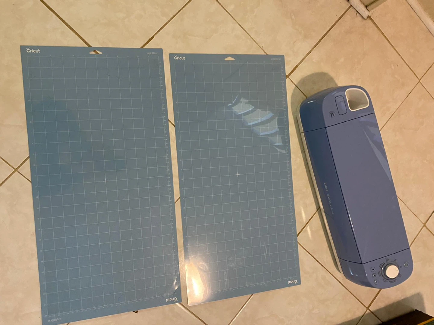Cricut Explore Air 2 cutting machine with mats and tools - photo 3