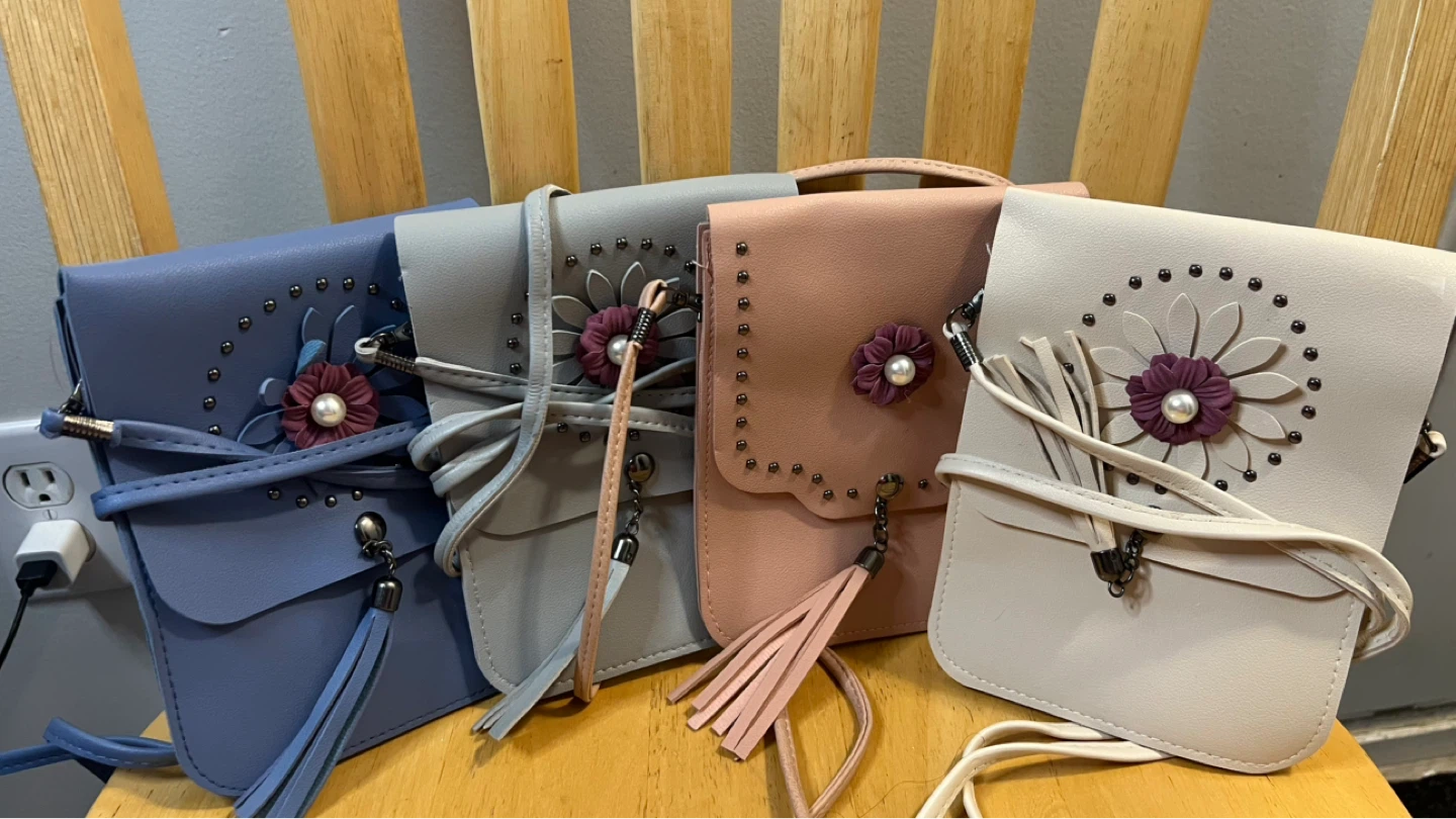 Cream crossbody bag with flower detail