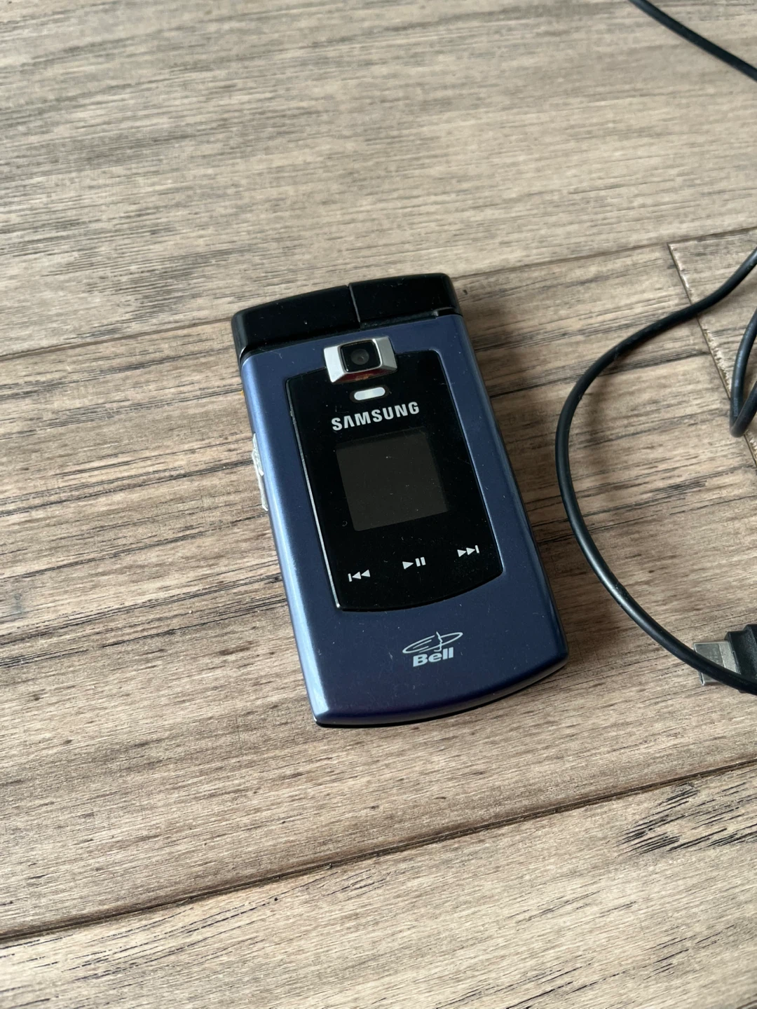 Samsung Flip Phone with Charger and Box - Blue - photo 2