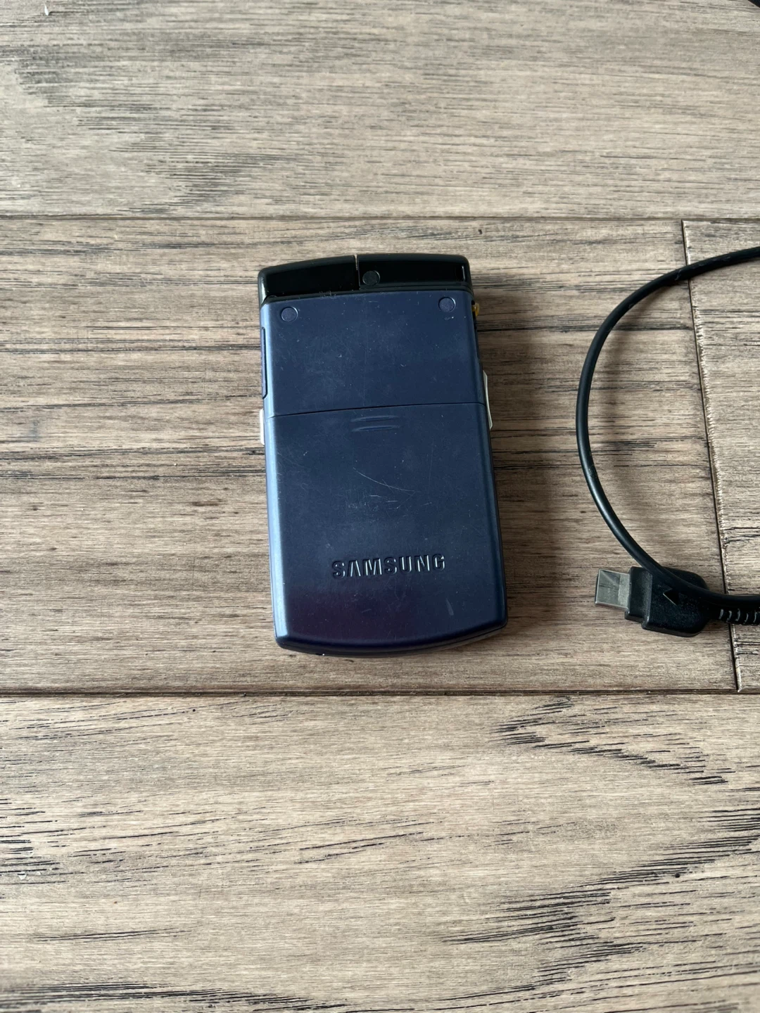 Samsung Flip Phone with Charger and Box - Blue - photo 5