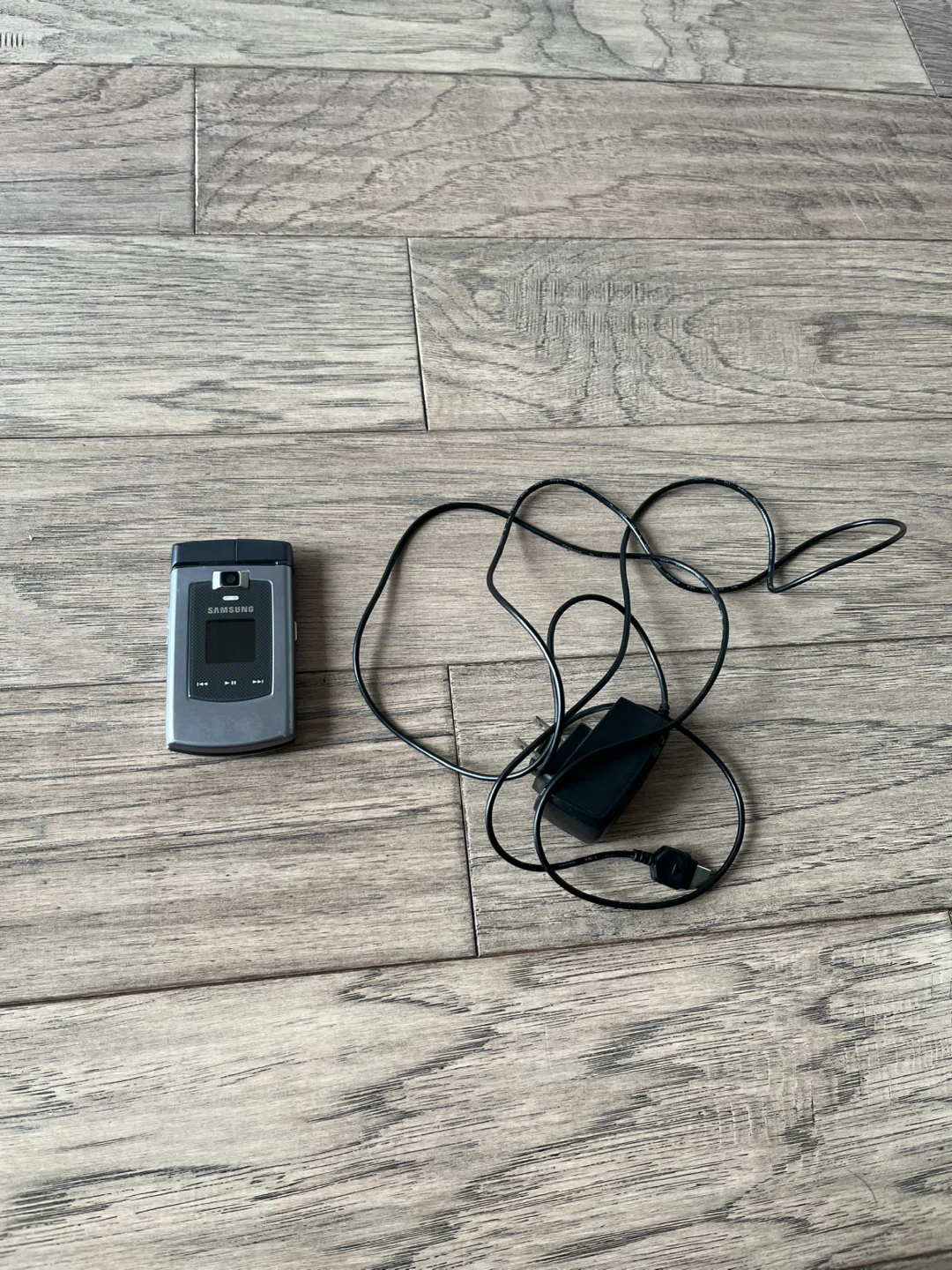 Samsung Flip Phone with Charger