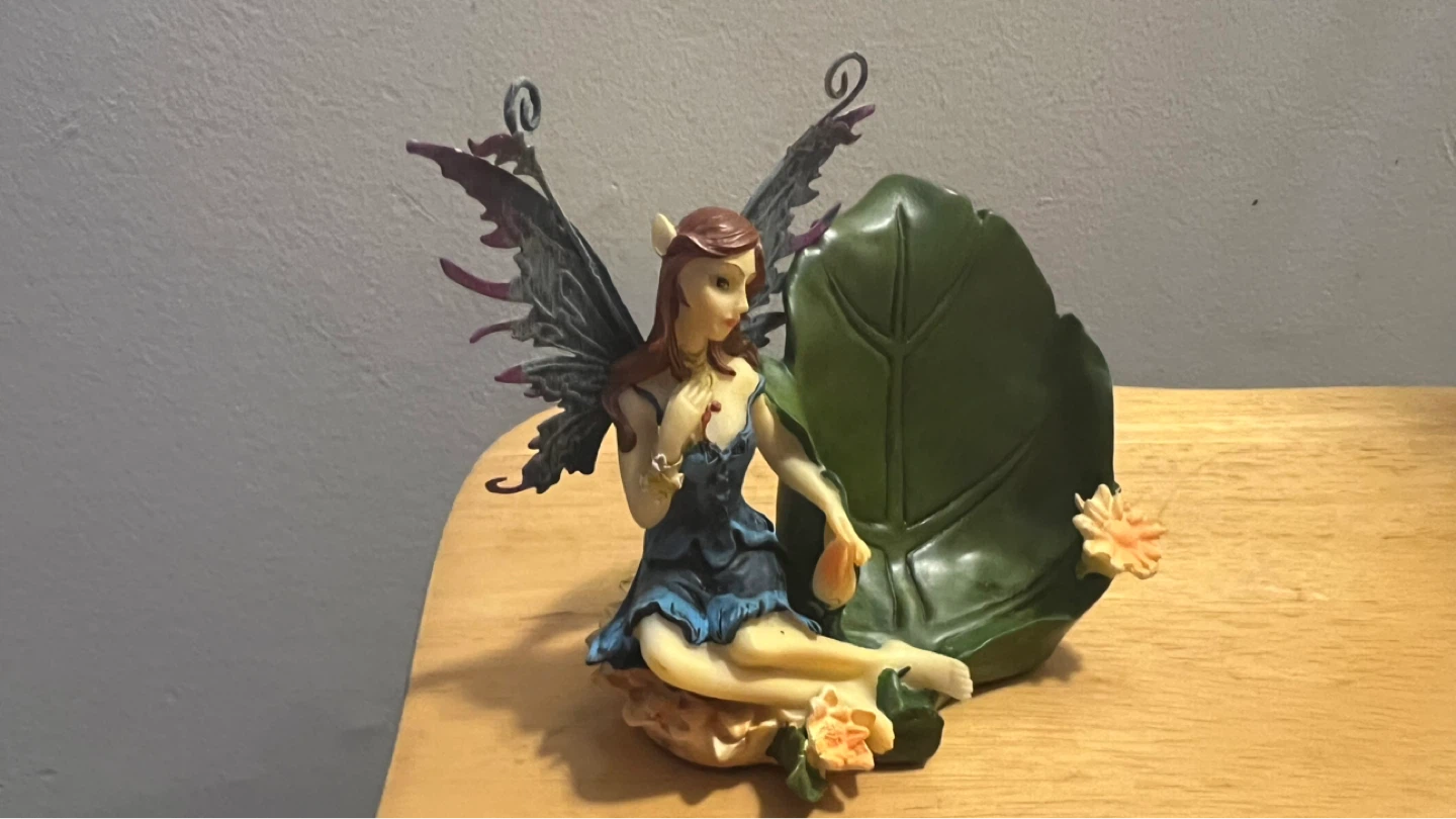 Fairy Figurine with Leaf - photo 2