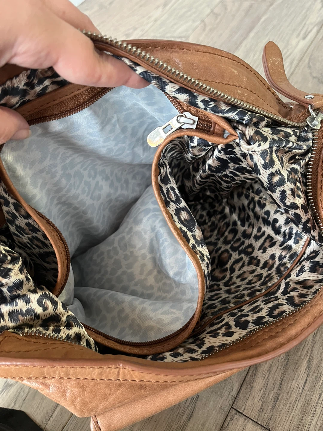 Danier Genuine Leather Handbag - photo 5