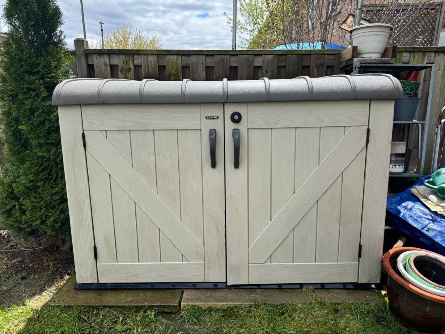 Lifetime Outdoor Storage Shed 75.2" x 42.5" x 52" - photo 2