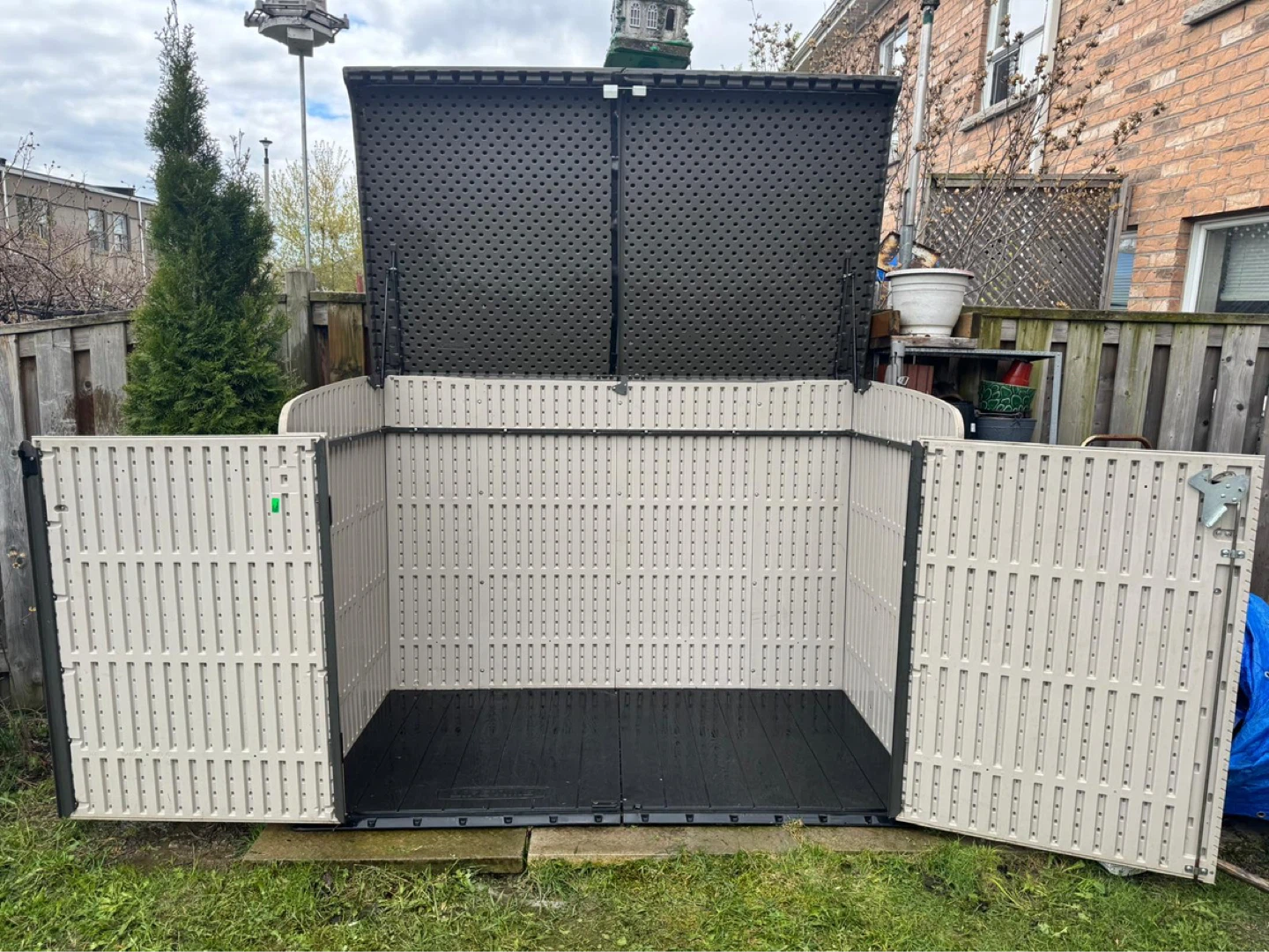 Lifetime Outdoor Storage Shed 75.2" x 42.5" x 52" - photo 4