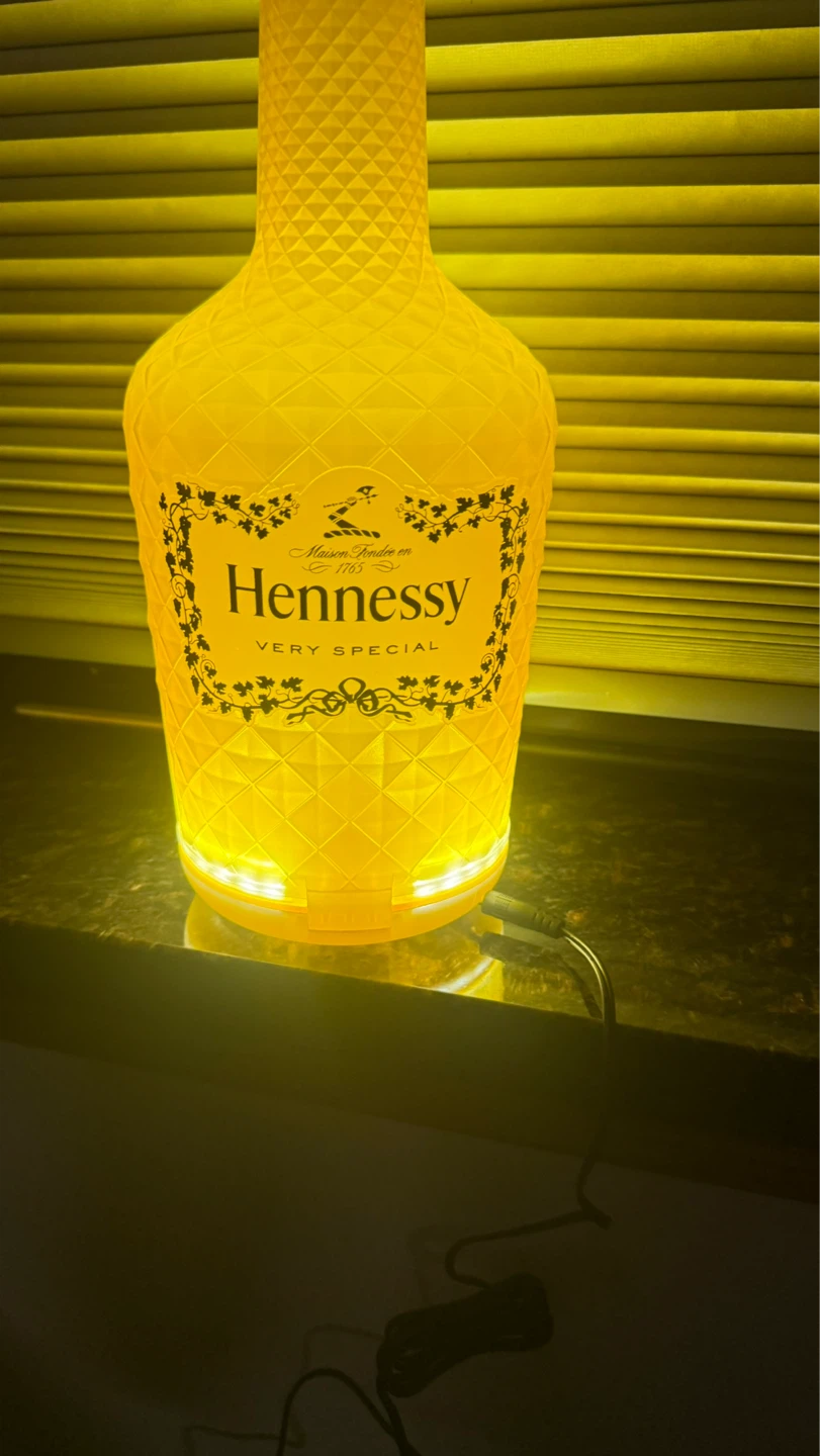 Hennessy VS Lil Skin Bottle Lamp - photo 2