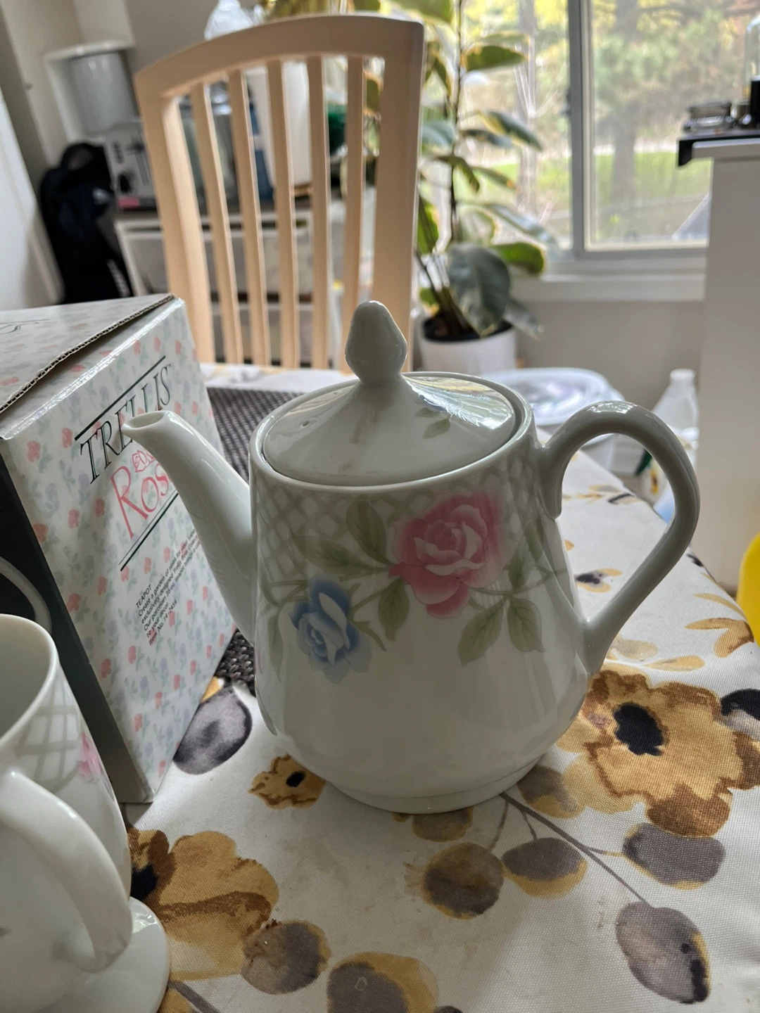 Trellis Rose Teapot and Mugs Set - photo 2