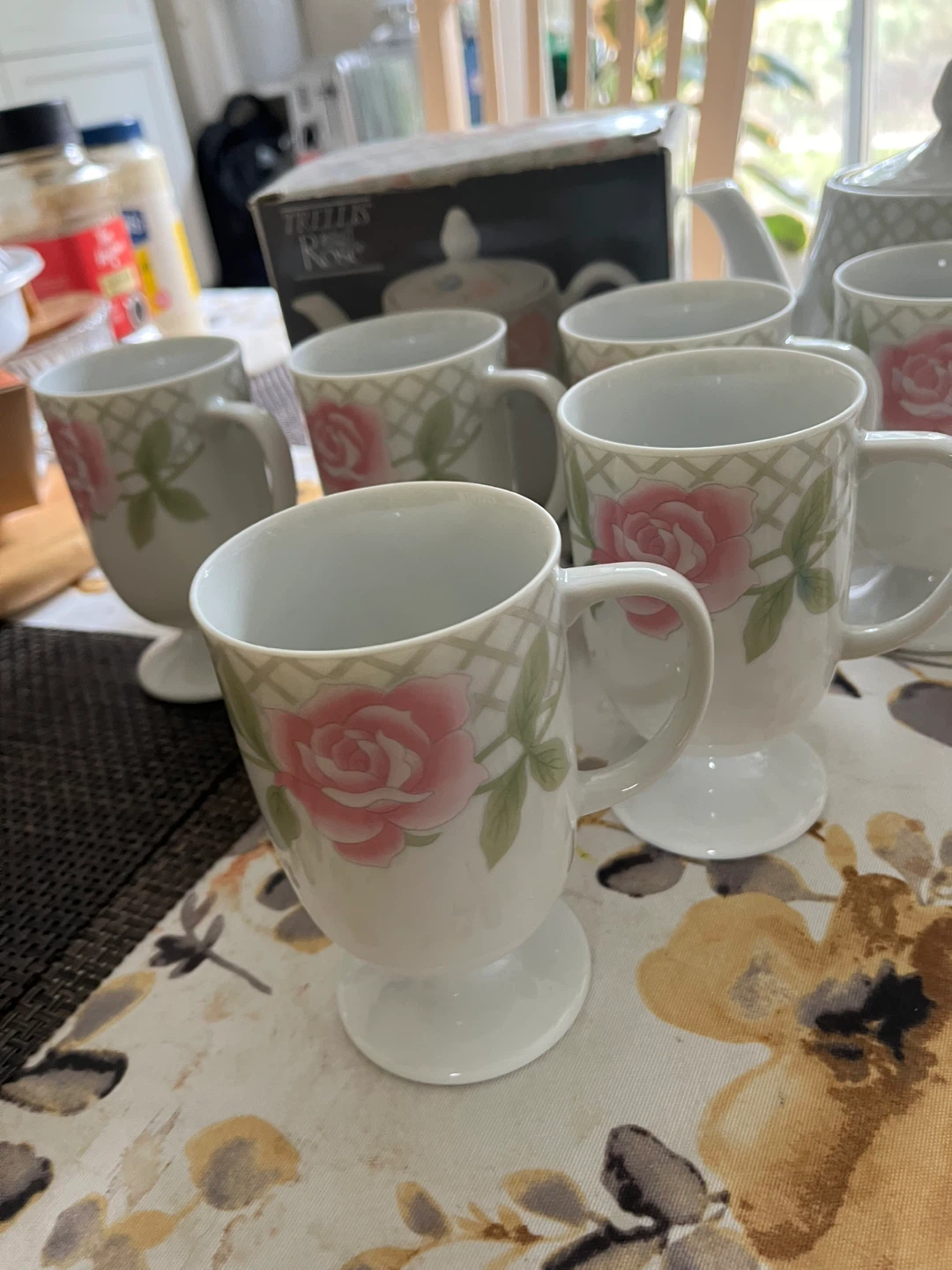 Trellis Rose Teapot and Mugs Set - photo 3