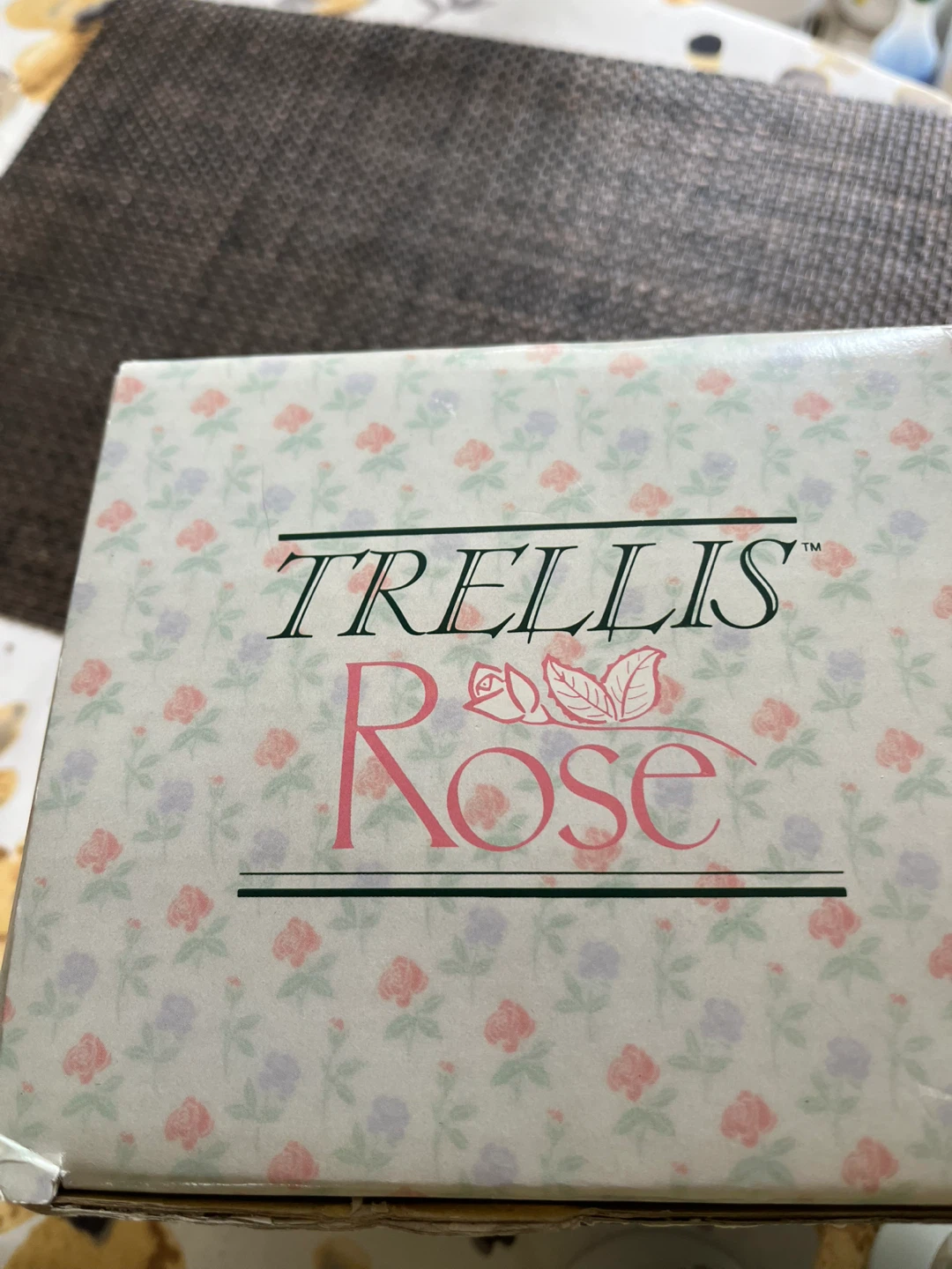 Trellis Rose Teapot and Mugs Set