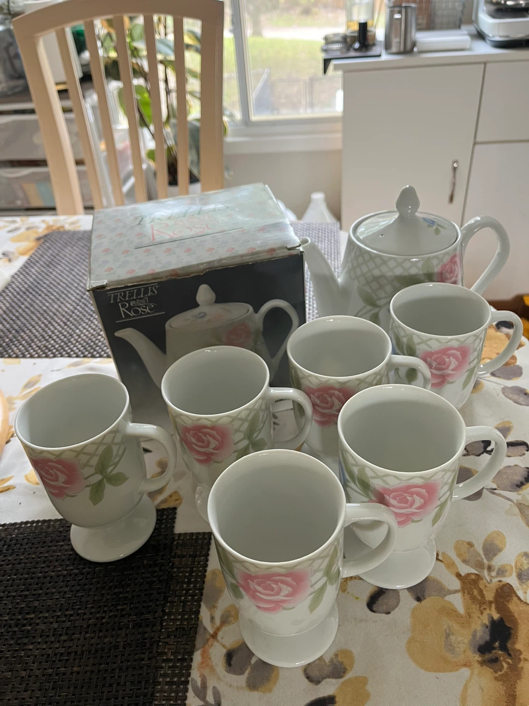 Trellis Rose Teapot and Mugs Set - photo 4