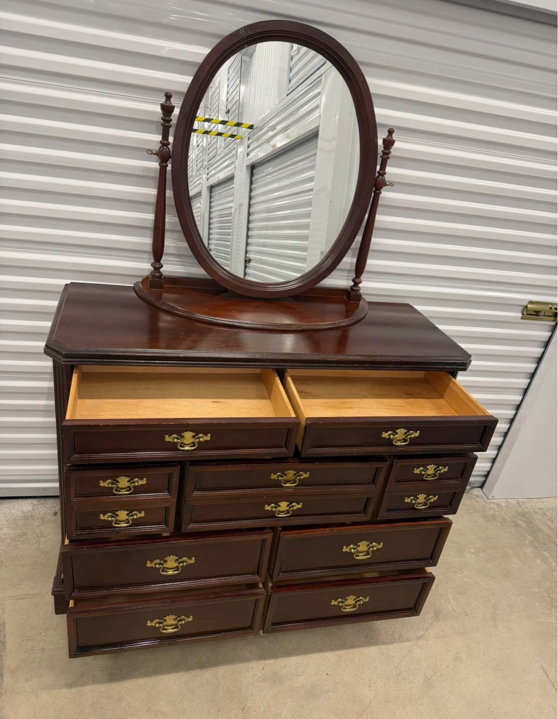 Bassett Dresser with mirror - photo 2