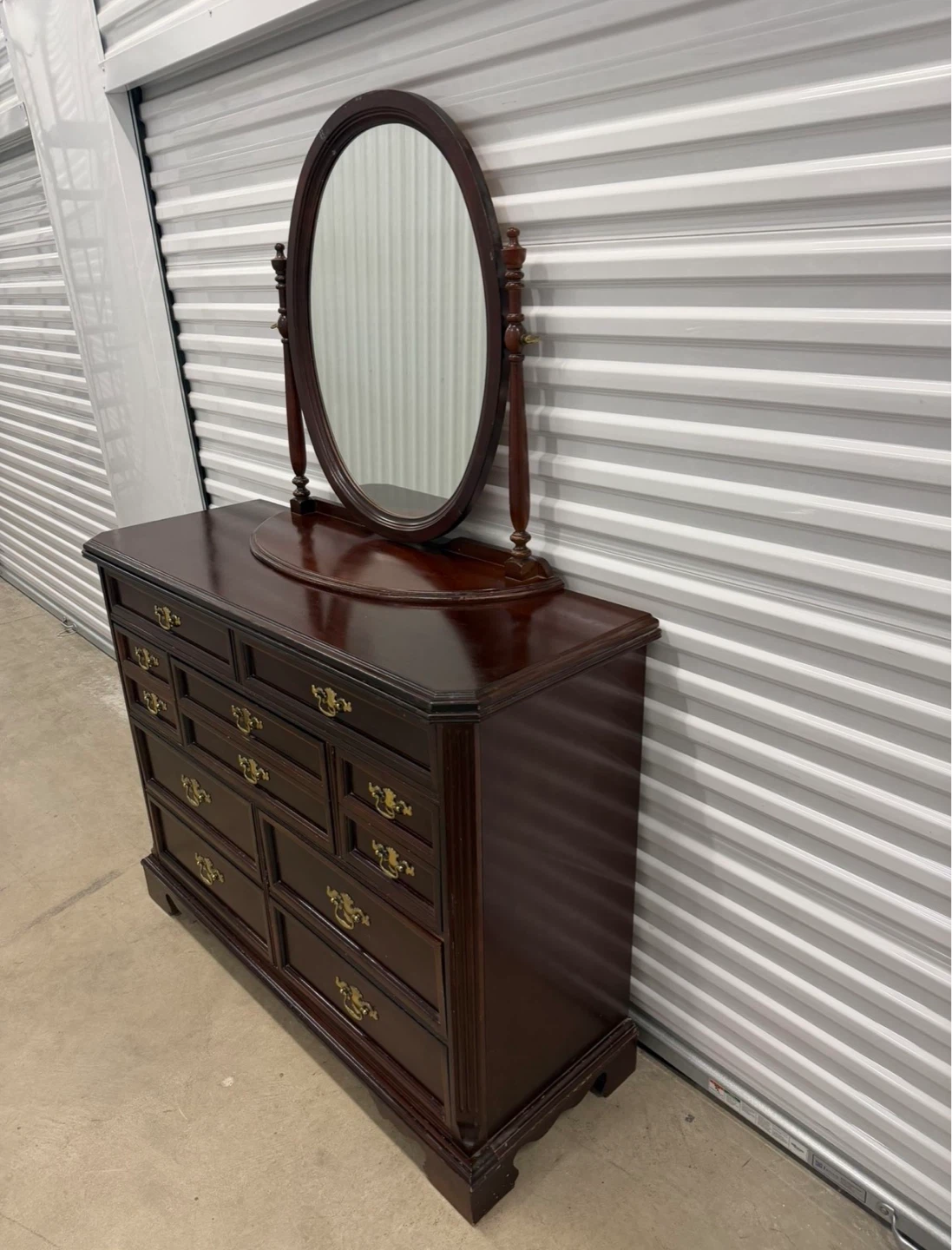 Bassett Dresser with mirror - photo 3
