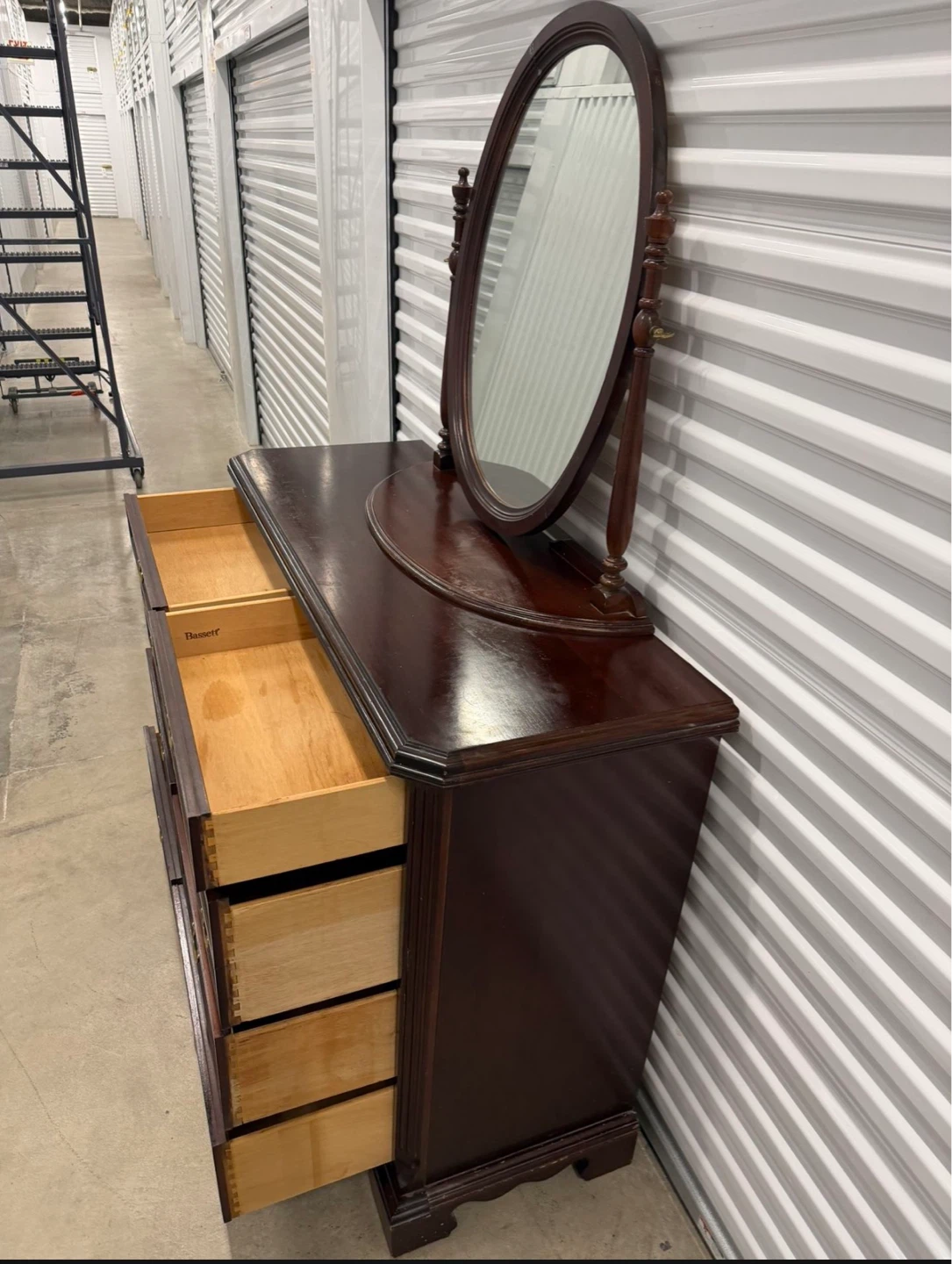 Bassett Dresser with mirror - photo 4