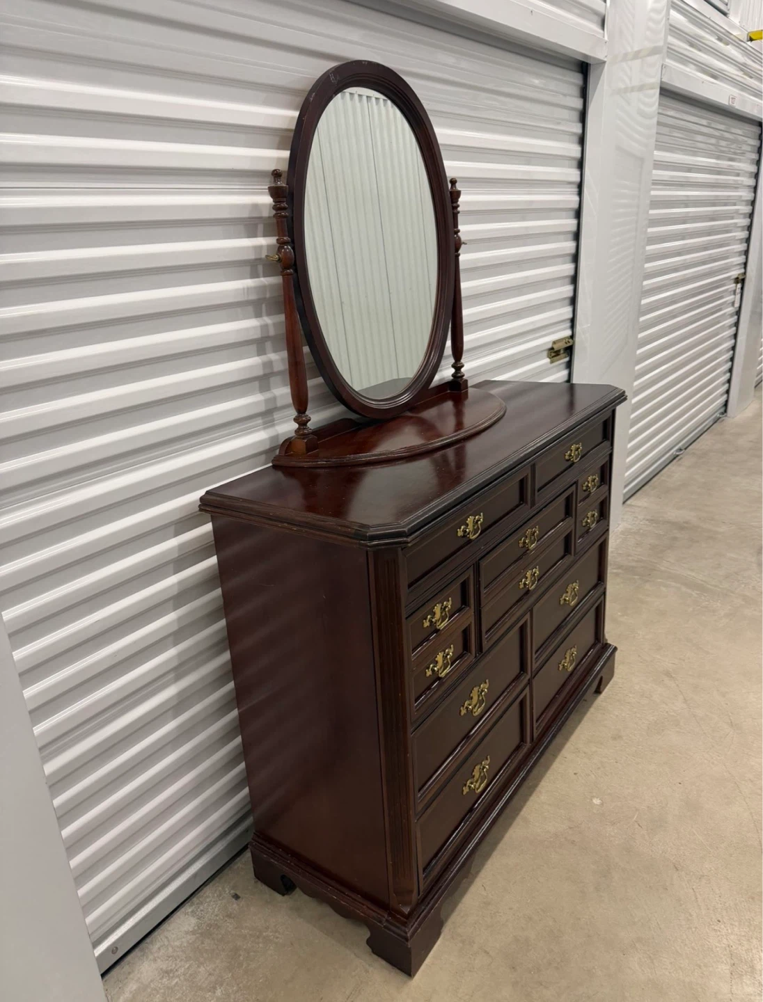 Bassett Dresser with mirror - photo 5