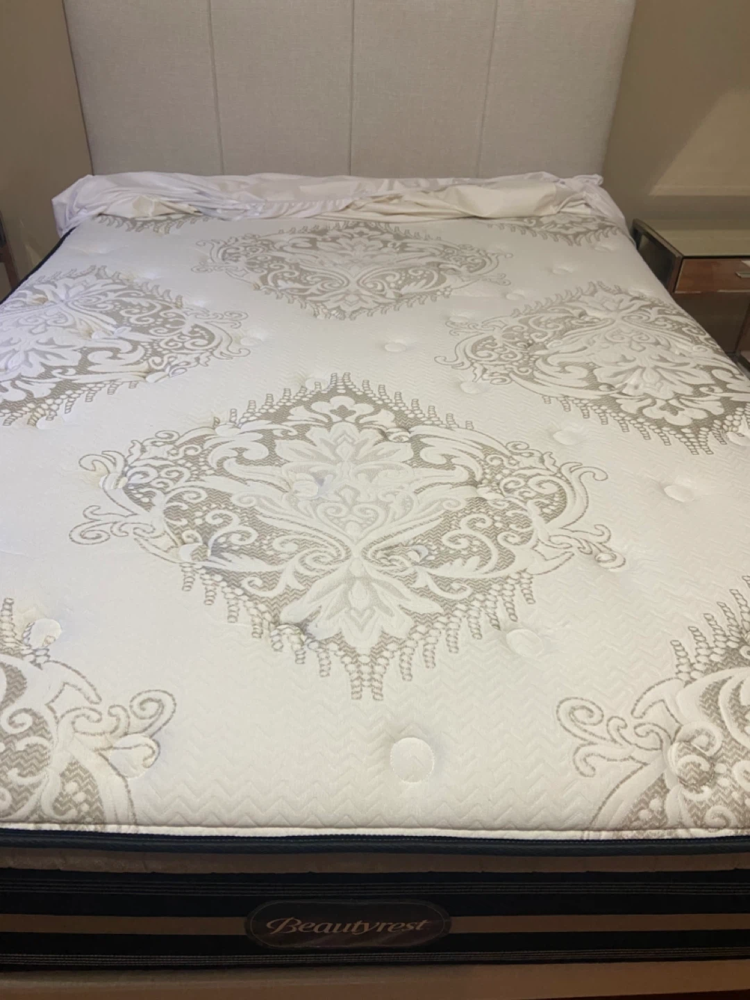 Beautyrest Queen Mattress with Headboard and 2 Side tables - photo 2