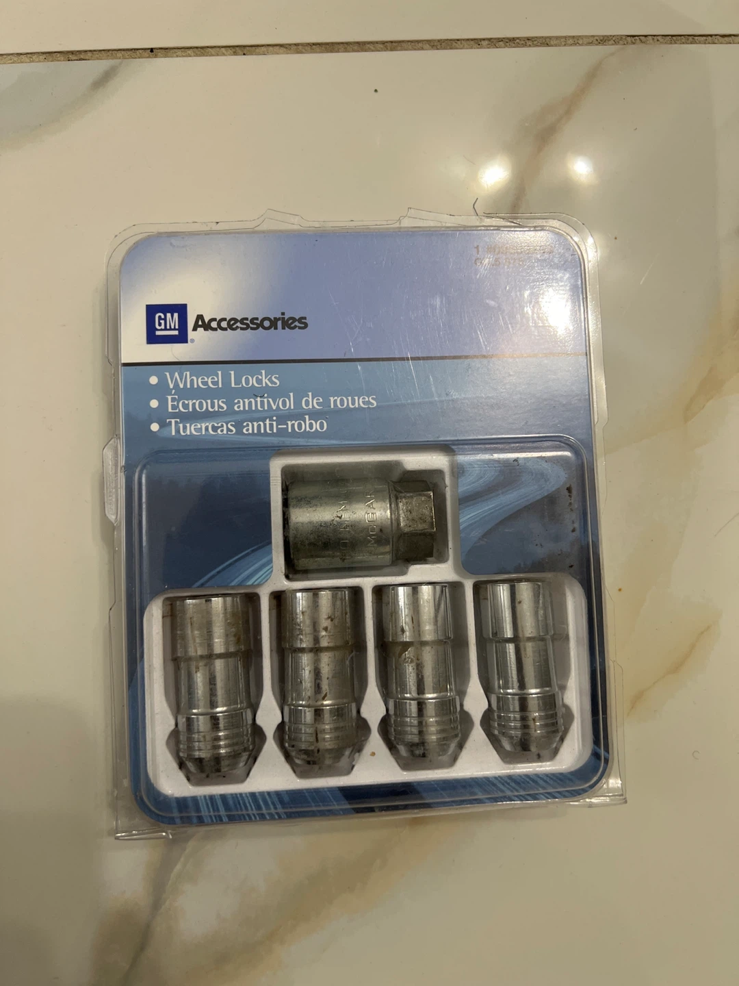 GM Accessories Wheel Locks Set