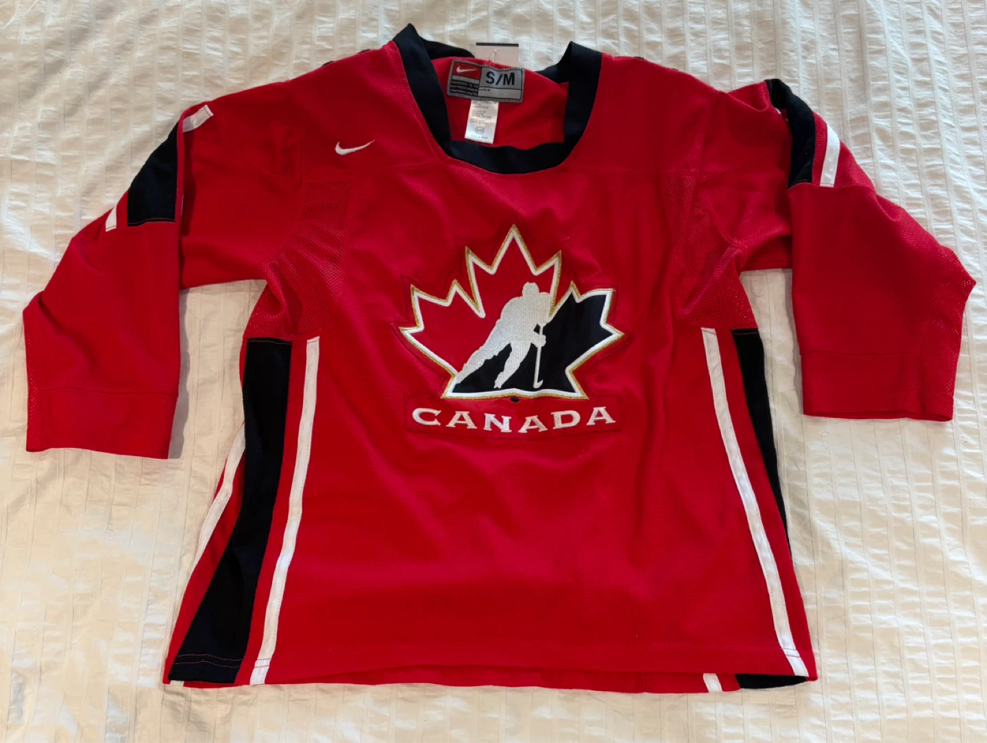 Nike Canada Hockey Jersey Kids Size 6-8