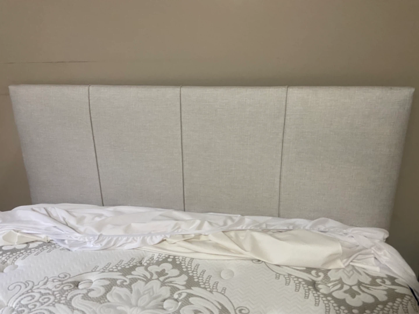 Beautyrest Queen Mattress with Headboard and 2 Side tables - photo 3