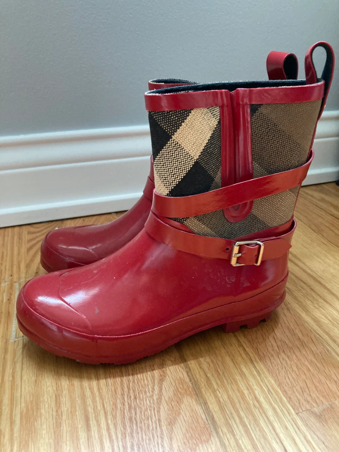 Burberry Red Nova Check Rain Boots Size 33 - photo 5