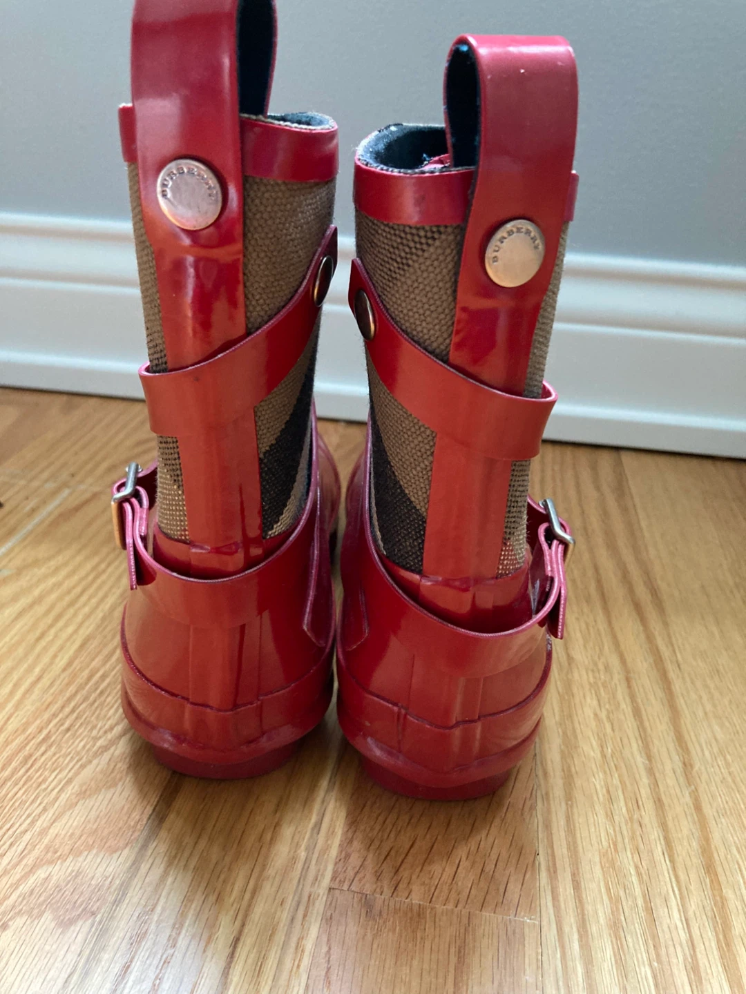 Burberry Red Nova Check Rain Boots Size 33 - photo 3