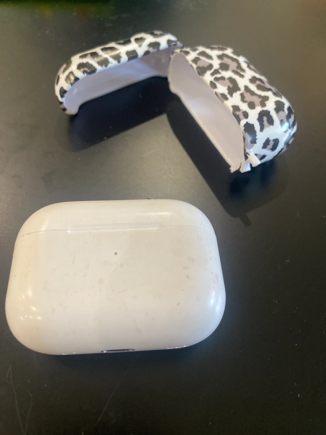 Apple AirPods Pro with Case - photo 3